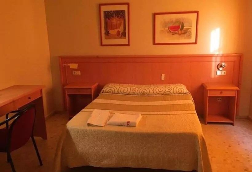 ホテル Hostal Carlos Iii