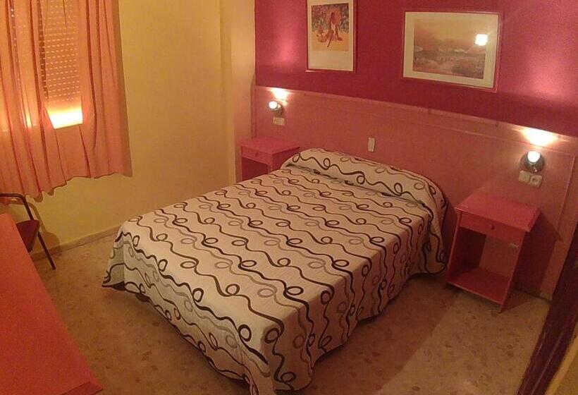 هتل Hostal Carlos Iii