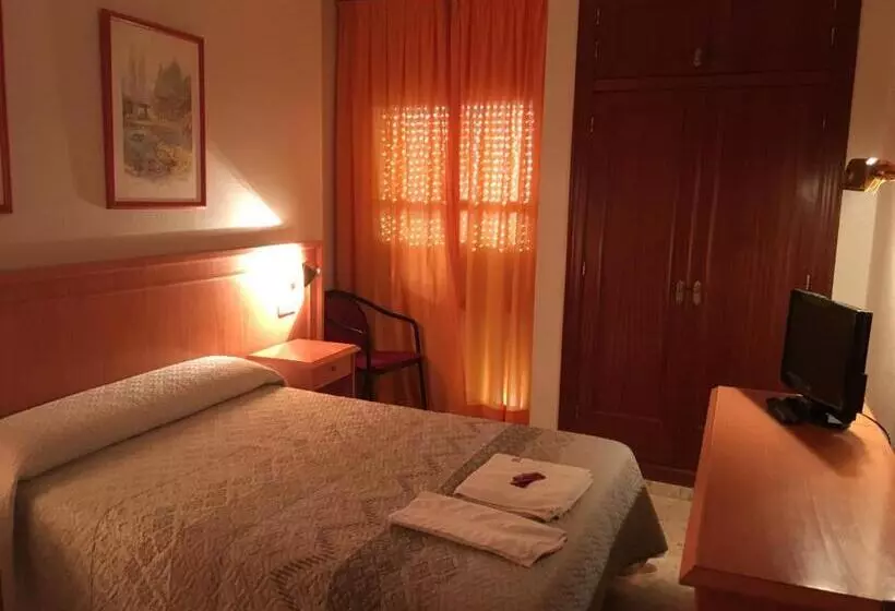 ホテル Hostal Carlos Iii