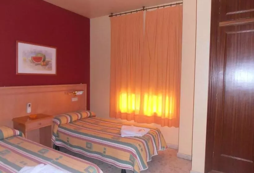 ホテル Hostal Carlos Iii