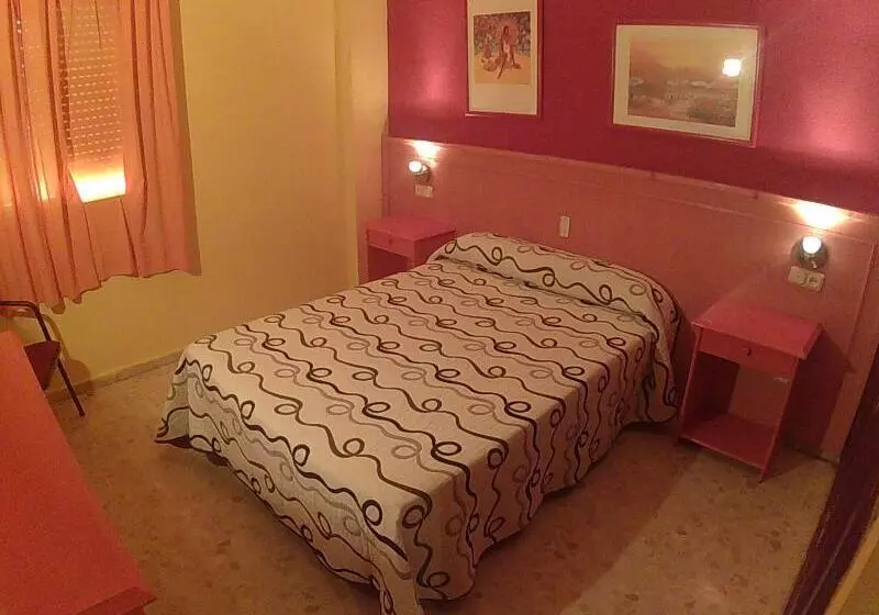 ホテル Hostal Carlos Iii