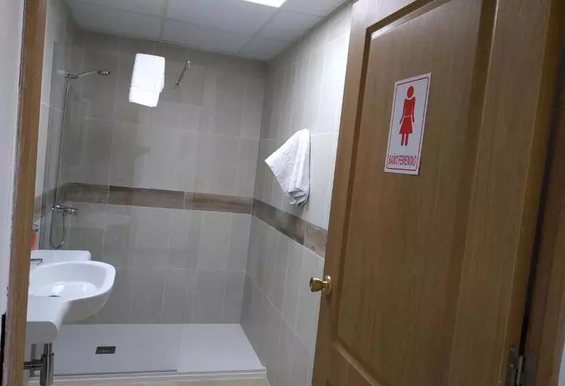 Отель Hostal Leo D Or