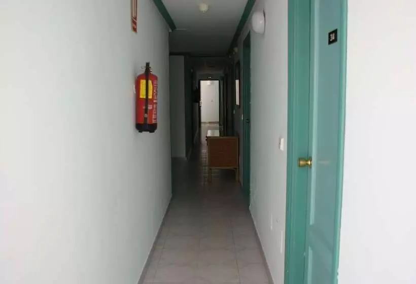 Отель Hostal Manolo