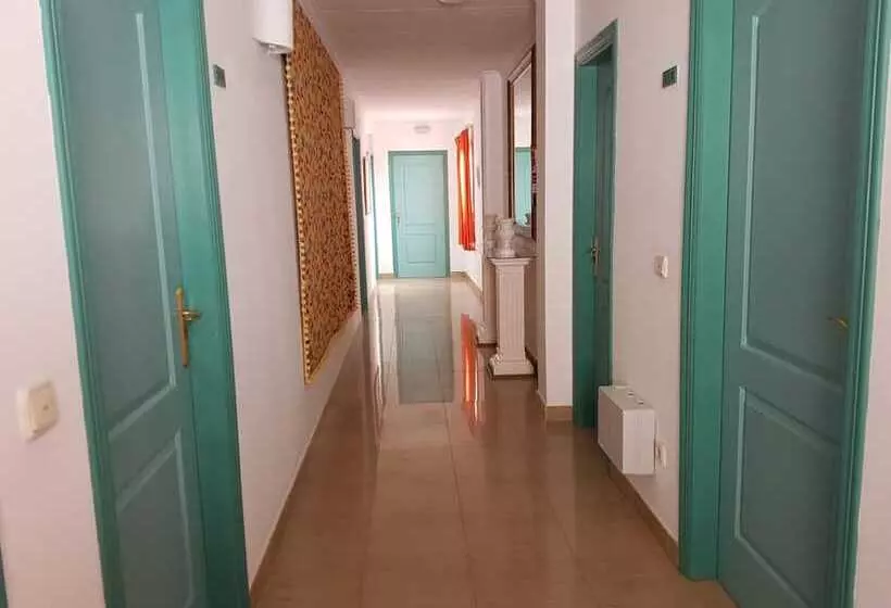Отель Hostal Manolo