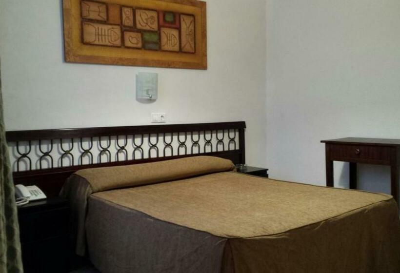 هتل Hostal Ronda