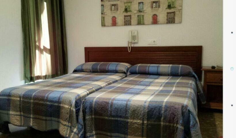هتل Hostal Ronda