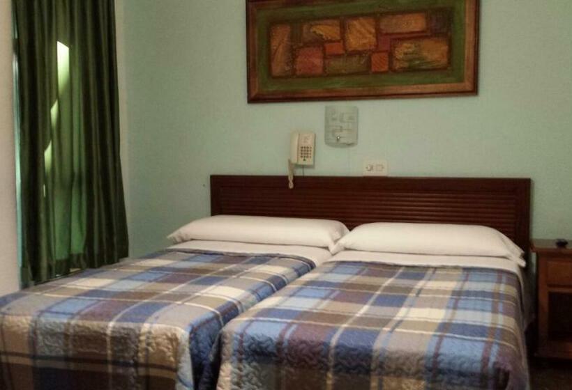 هتل Hostal Ronda