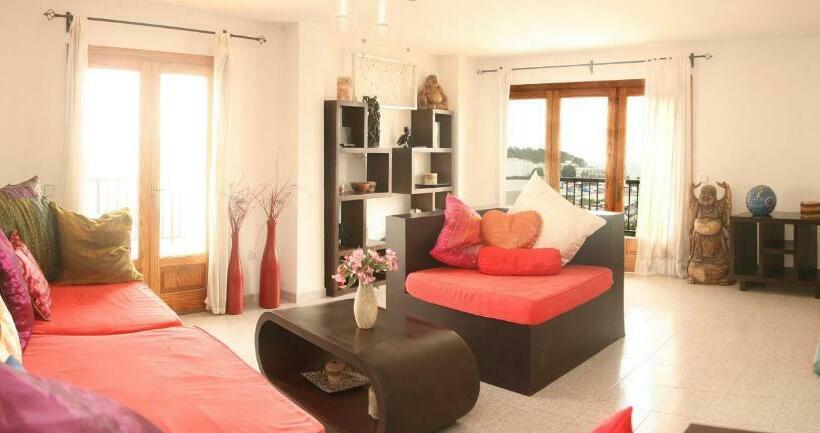 هتل Hostal Y Apartamentos Santa Eulalia