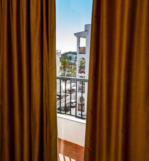 هتل Hostal Y Apartamentos Santa Eulalia