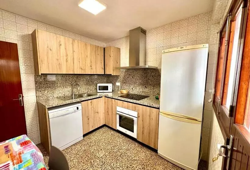 ホテル Hostal Y Apartamentos Santa Eulalia