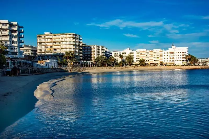 ホテル Hostal Y Apartamentos Santa Eulalia