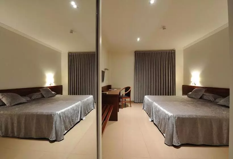 فندق فئة نجمة واحدة Els Noguers