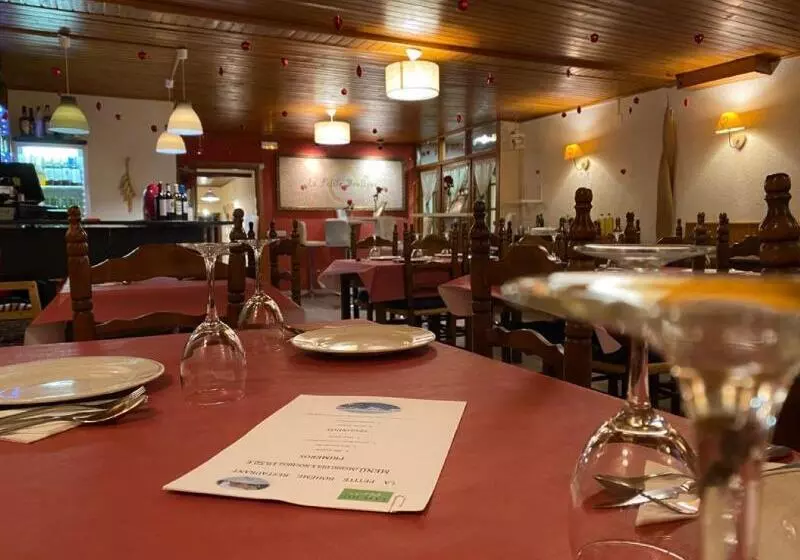 פונדק La Petite Boheme