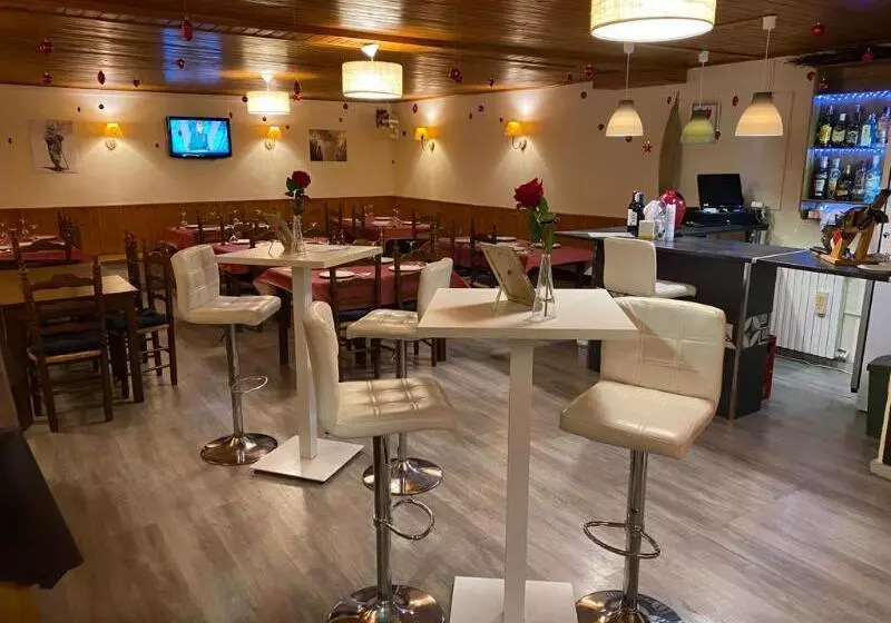 פונדק La Petite Boheme