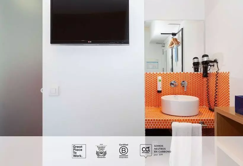 مسافرخانه Sleep N Atocha   B Corp Certified