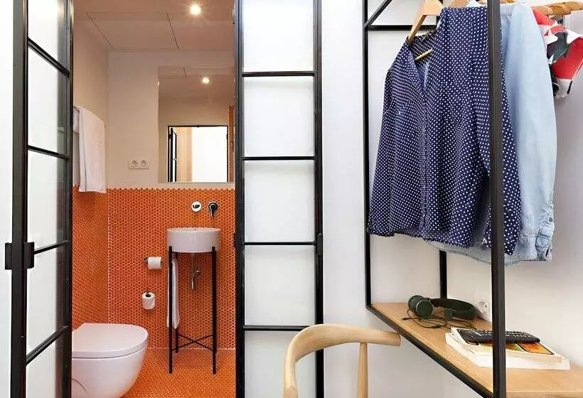 مسافرخانه Sleep N Atocha   B Corp Certified