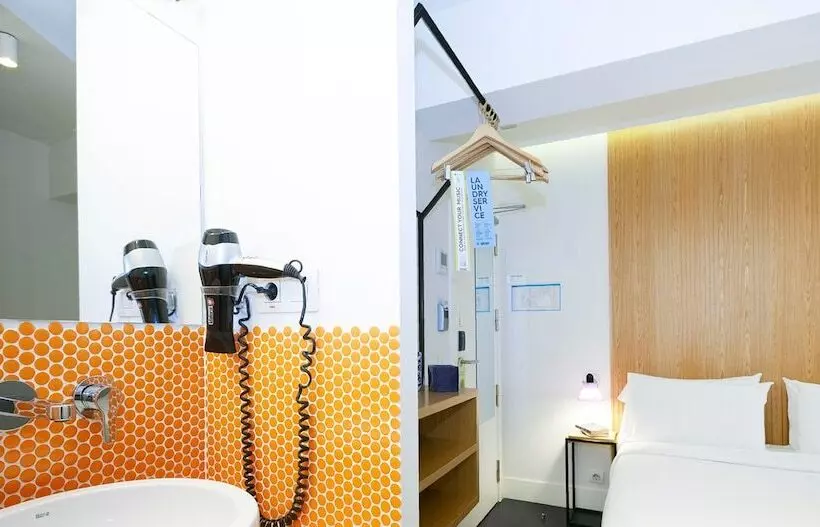 مسافرخانه Sleep N Atocha   B Corp Certified