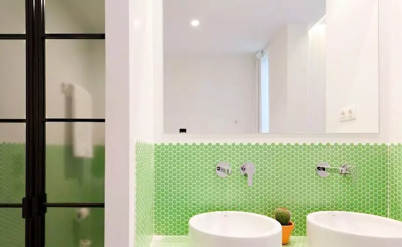 مسافرخانه Sleep N Atocha   B Corp Certified