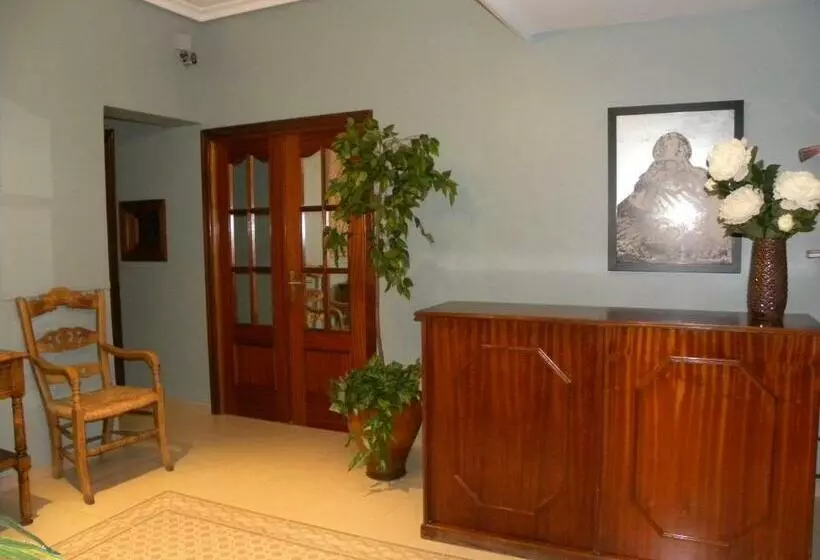 هتل Hostal El Catalán