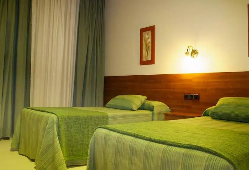 هتل Hostal El Catalán