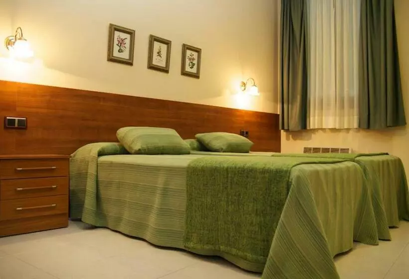 هتل Hostal El Catalán