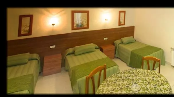 هتل Hostal El Catalán
