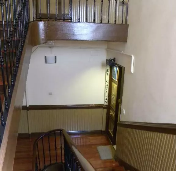 هتل Hostal El Catalán