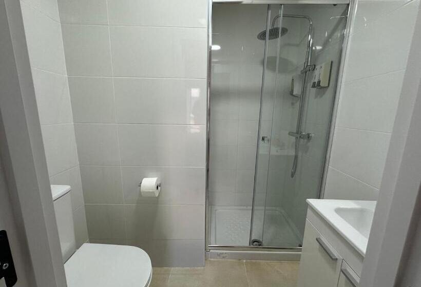 هتل Hostal Arrate