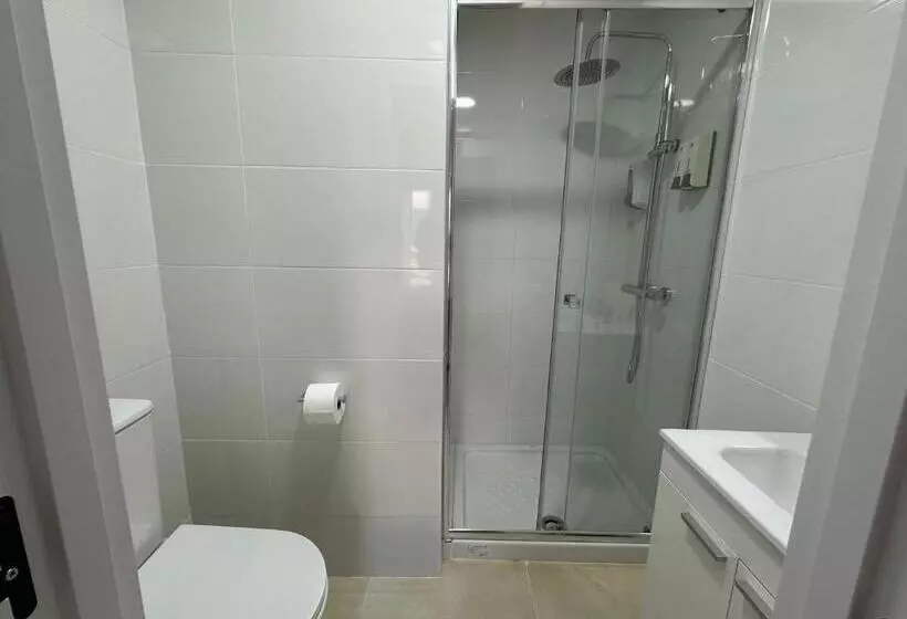 هتل Hostal Arrate