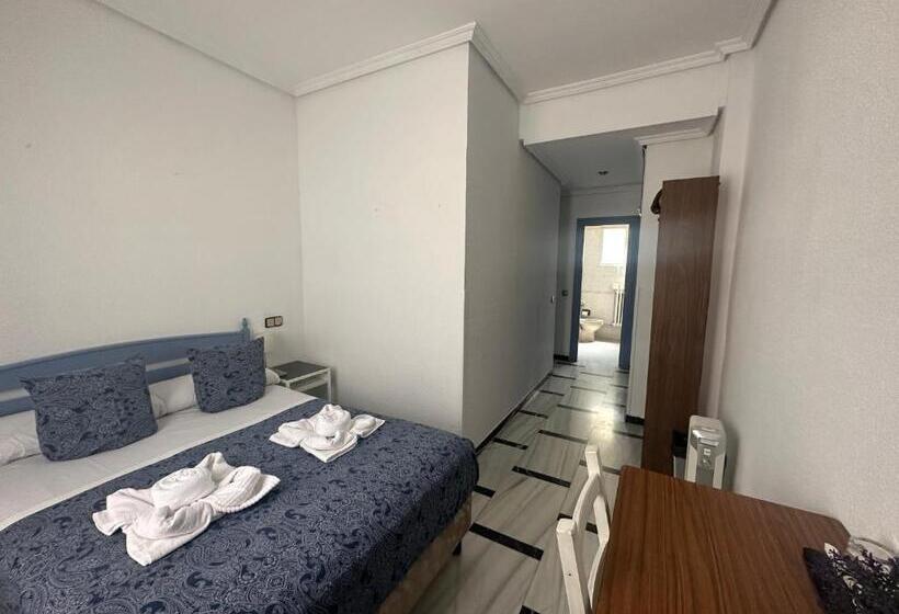 هتل Hostal Arrate