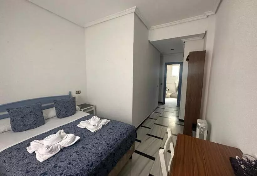 هتل Hostal Arrate