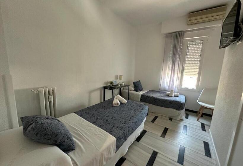 هتل Hostal Arrate