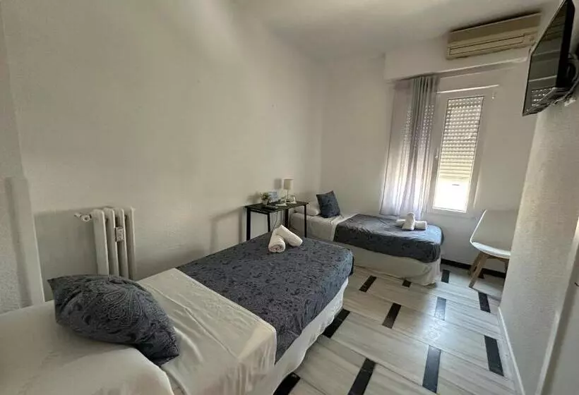 هتل Hostal Arrate