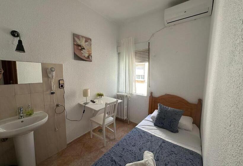 هتل Hostal Arrate