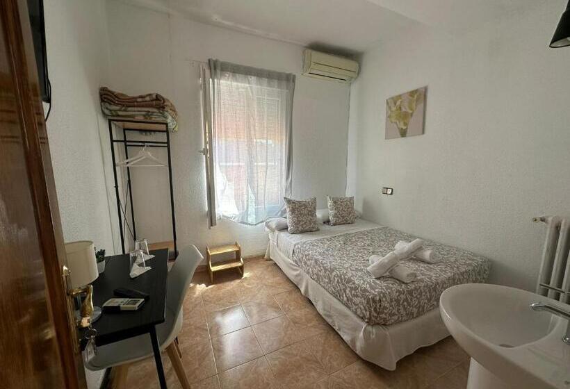 هتل Hostal Arrate