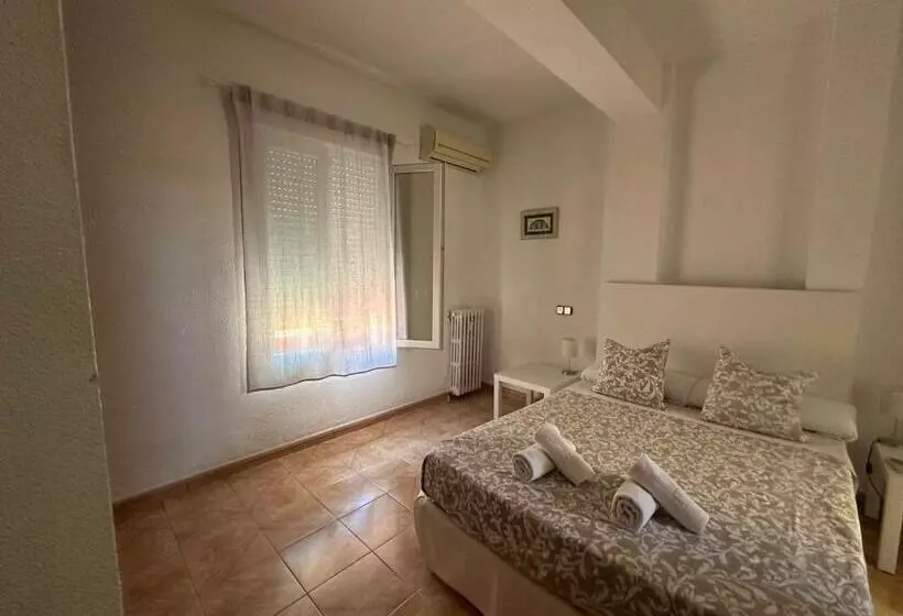 هتل Hostal Arrate