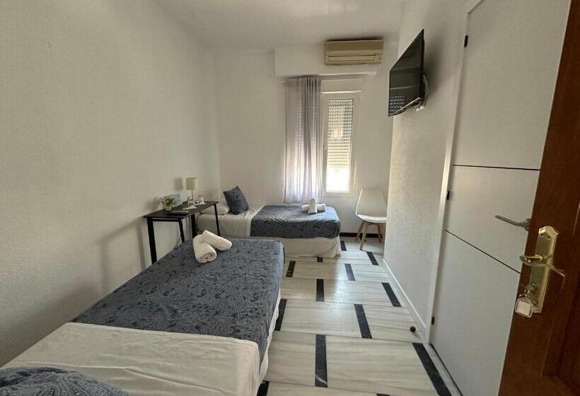 هتل Hostal Arrate