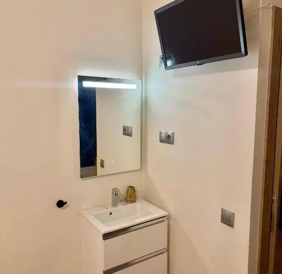 هتل Hostal Fernández Atocha