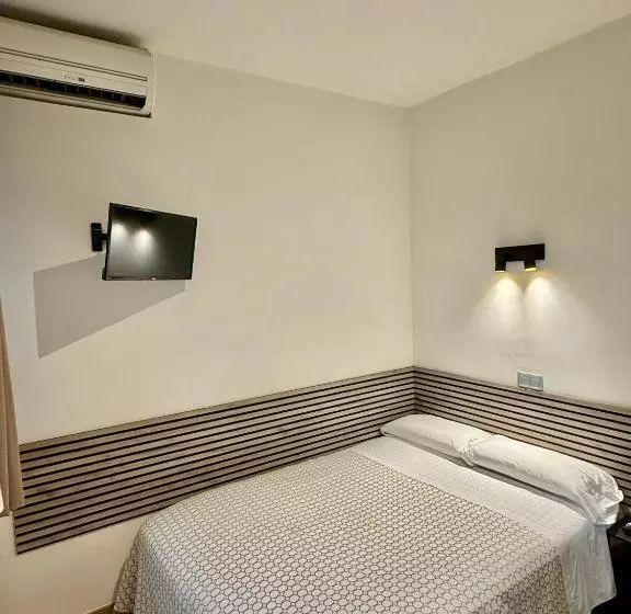 هتل Hostal Fernández Atocha