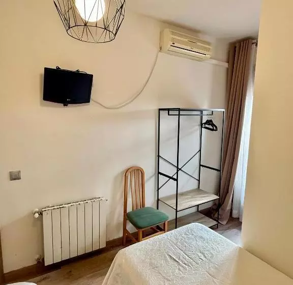هتل Hostal Fernández Atocha