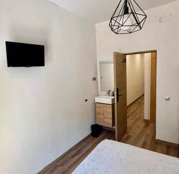 هتل Hostal Fernández Atocha