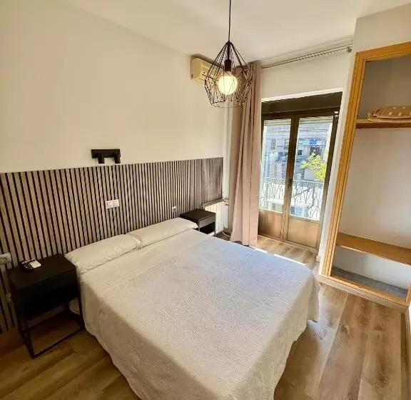 هتل Hostal Fernández Atocha