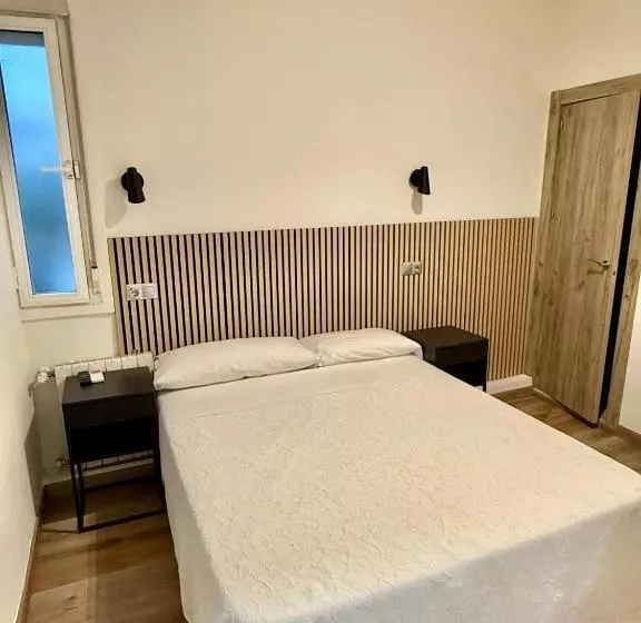 هتل Hostal Fernández Atocha