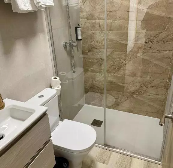 هتل Hostal Fernández Atocha