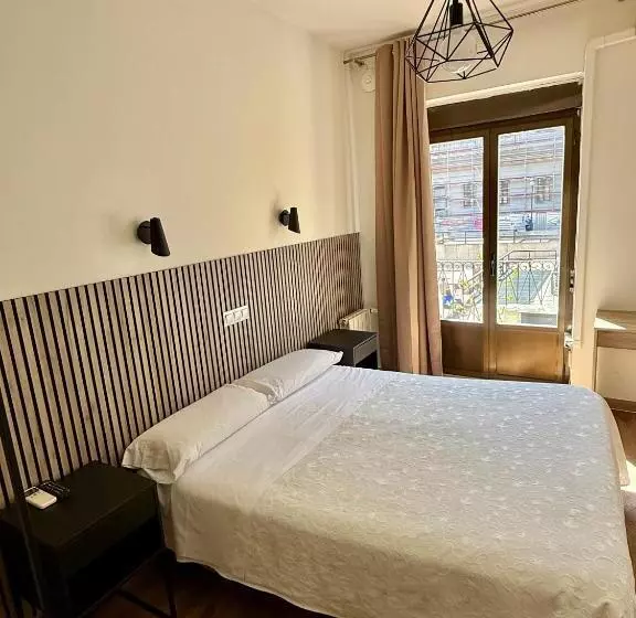 هتل Hostal Fernández Atocha