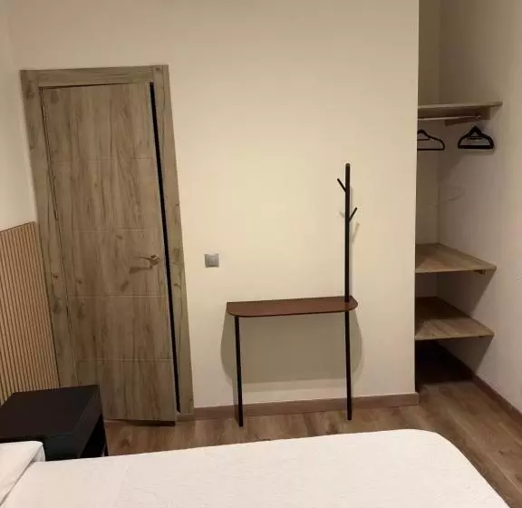 هتل Hostal Fernández Atocha