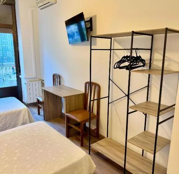 هتل Hostal Fernández Atocha