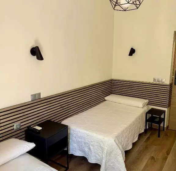 هتل Hostal Fernández Atocha