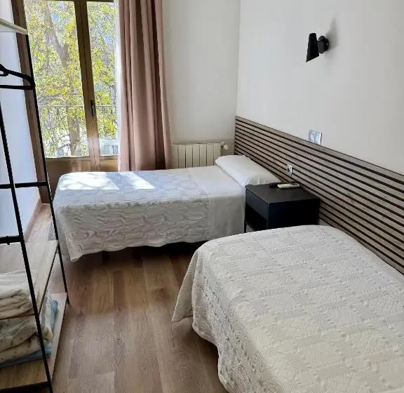 هتل Hostal Fernández Atocha