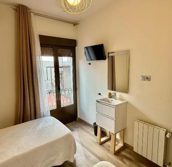 هتل Hostal Fernández Atocha